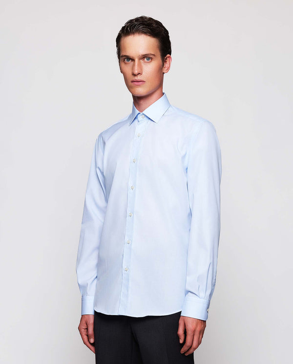 Blue spread-collar tailored-fit travel-shirt