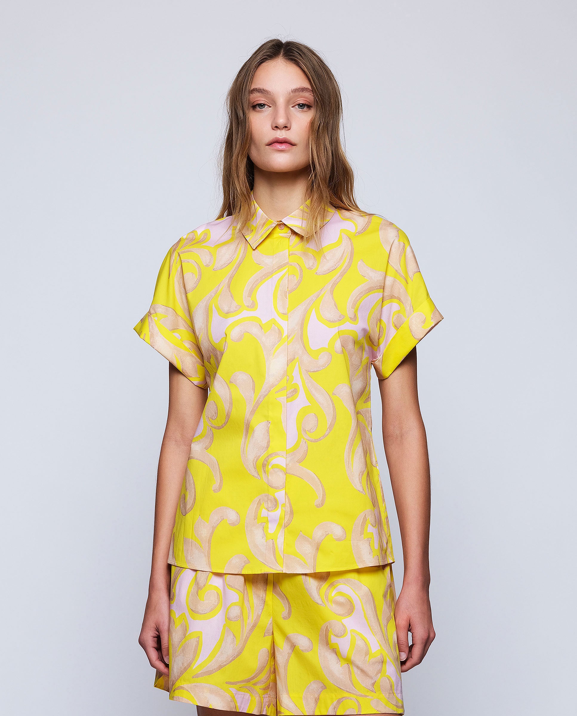 Yellow print short sleeved shirt by MIRTO